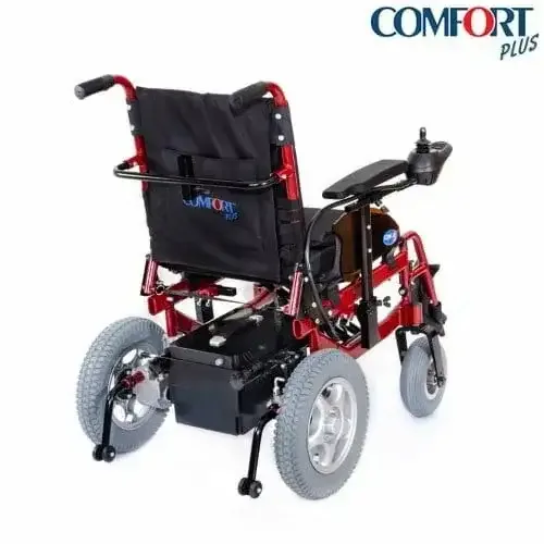 Comfort Plus Allure akülü sandalye, kırmızı şasi, arkadan çapraz açı ve akü kutusu
