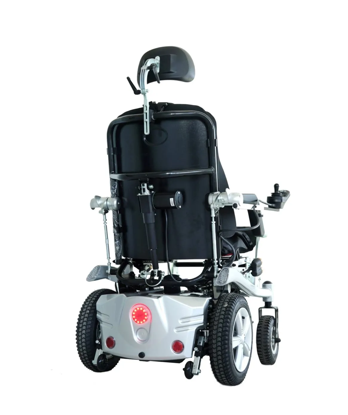 Scuba S300 ayağa kaldıran akülü sandalye, arkadan çapraz açıdan, kırmızı arka lamba