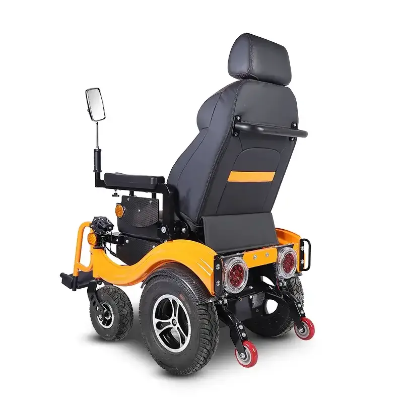 Scuba S250 Akülü tekerlekli sandalye, arkadan çapraz açıdan, arka lambalar