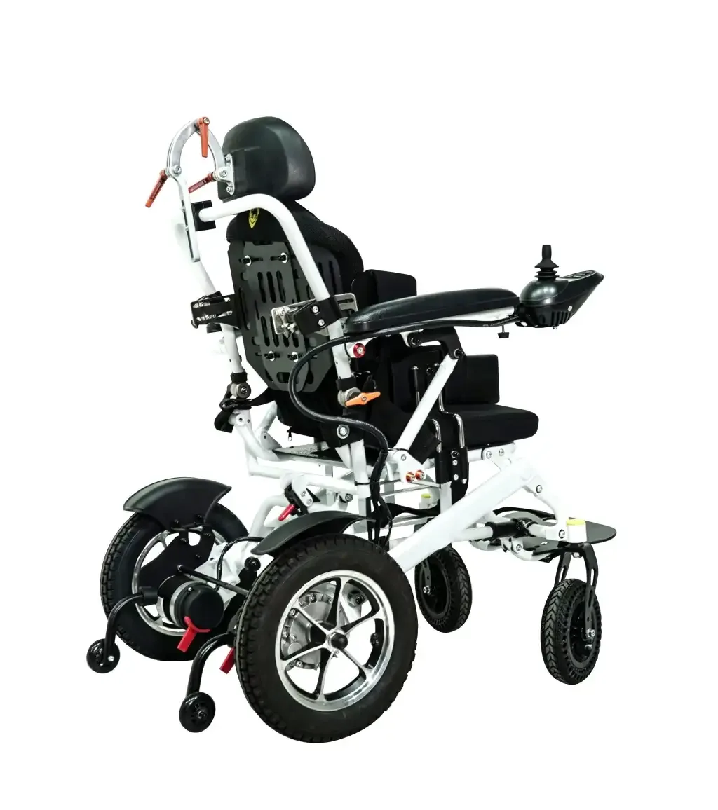 Scuba S458 çocuk akülü tekerlekli sandalye, beyaz şasi, önden çapraz açıdan