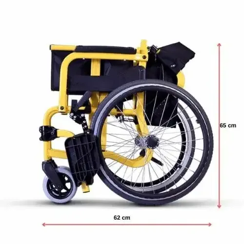 Soma 215 tekerlekli sandalye, katlanmış hâli, 65 cm yükseklik ve 62 cm uzunluk ölçüsüyle