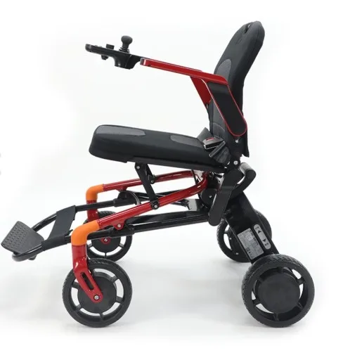 S480 Smart akülü sandalye, kırmızı şasi, yandan, ayak basamağı solda