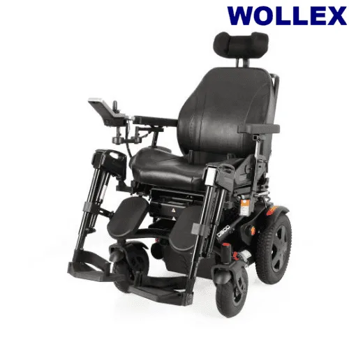 Wollex D500 akülü tekerlekli sandalye, siyah başlıklı koltuk ve şasi, çapraz açıdan