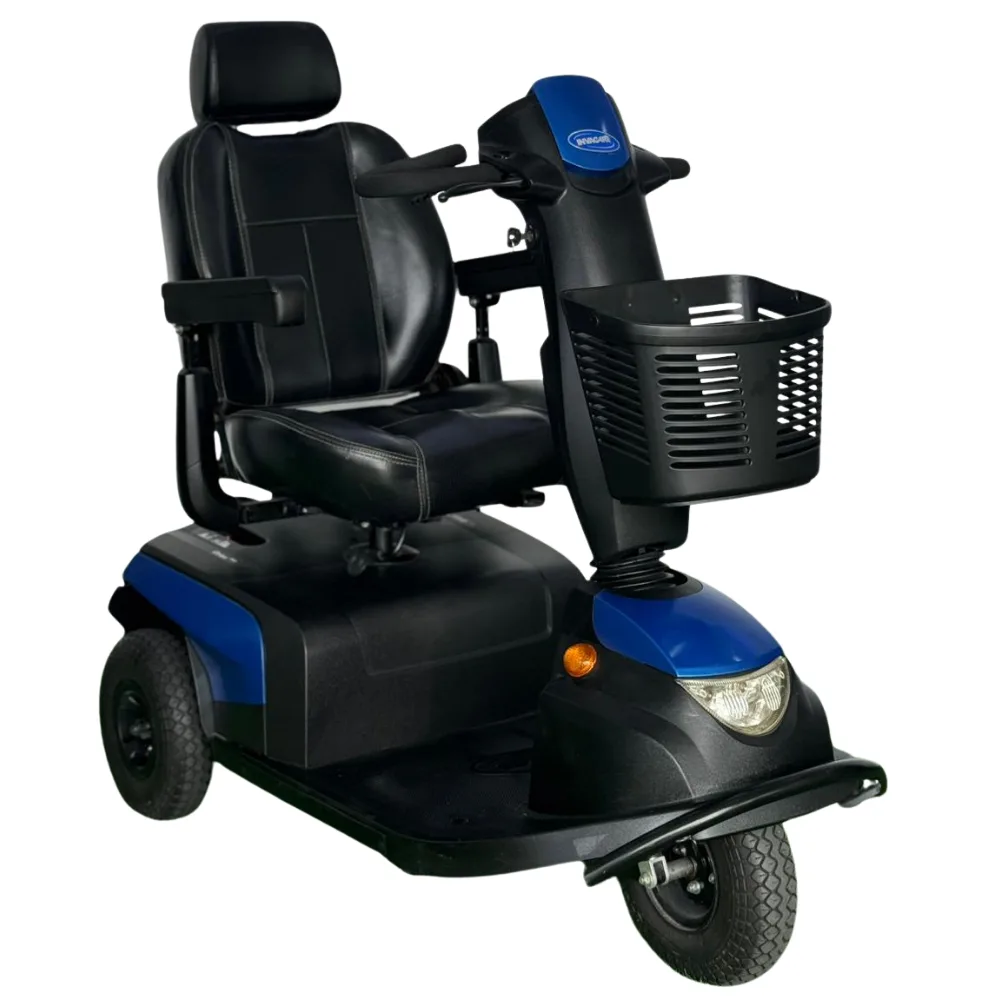 Invacare Orion Pro 3 tekerlekli elektrikli scooter, mavi panel, ön sepet, önden çapraz açıdan